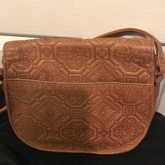 Elizabeth Clairborne crossbody tooled leather - Picture 5 of 8